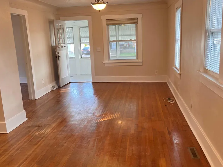 2404 York St — Photo 4