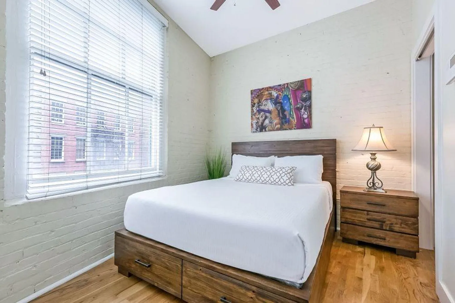 1 bed, 1.0 bath, 645 sqft, $3,953 — Photo 3