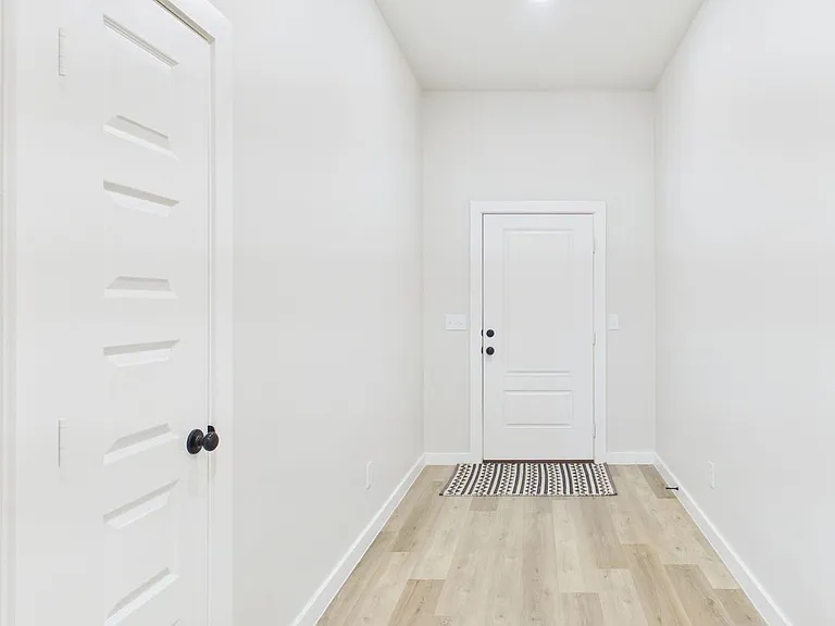 3102 Swenson St — Photo 6