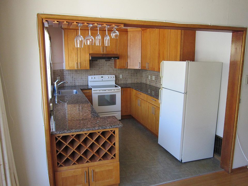 1st image of 579 Corbett Ave #3