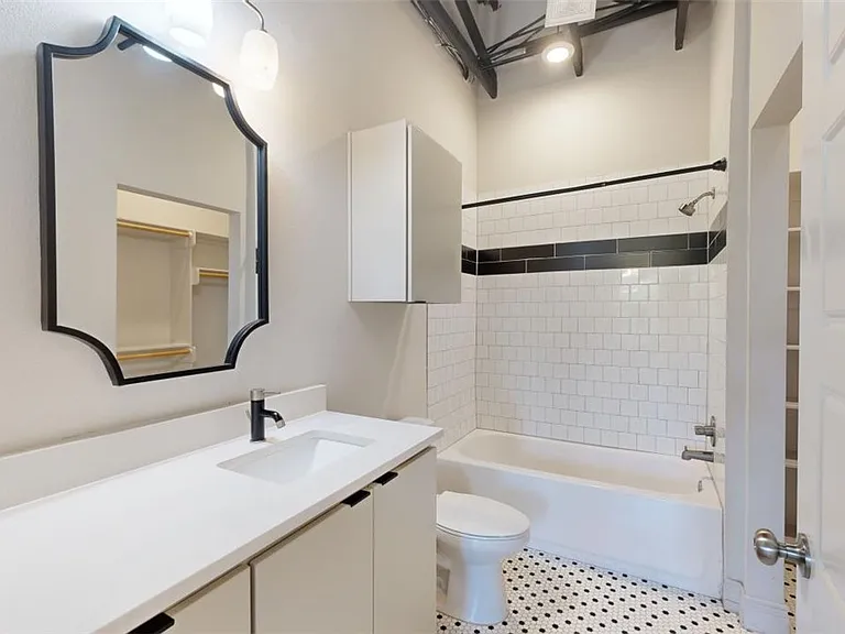 305 W 27th St #333 — Photo 12