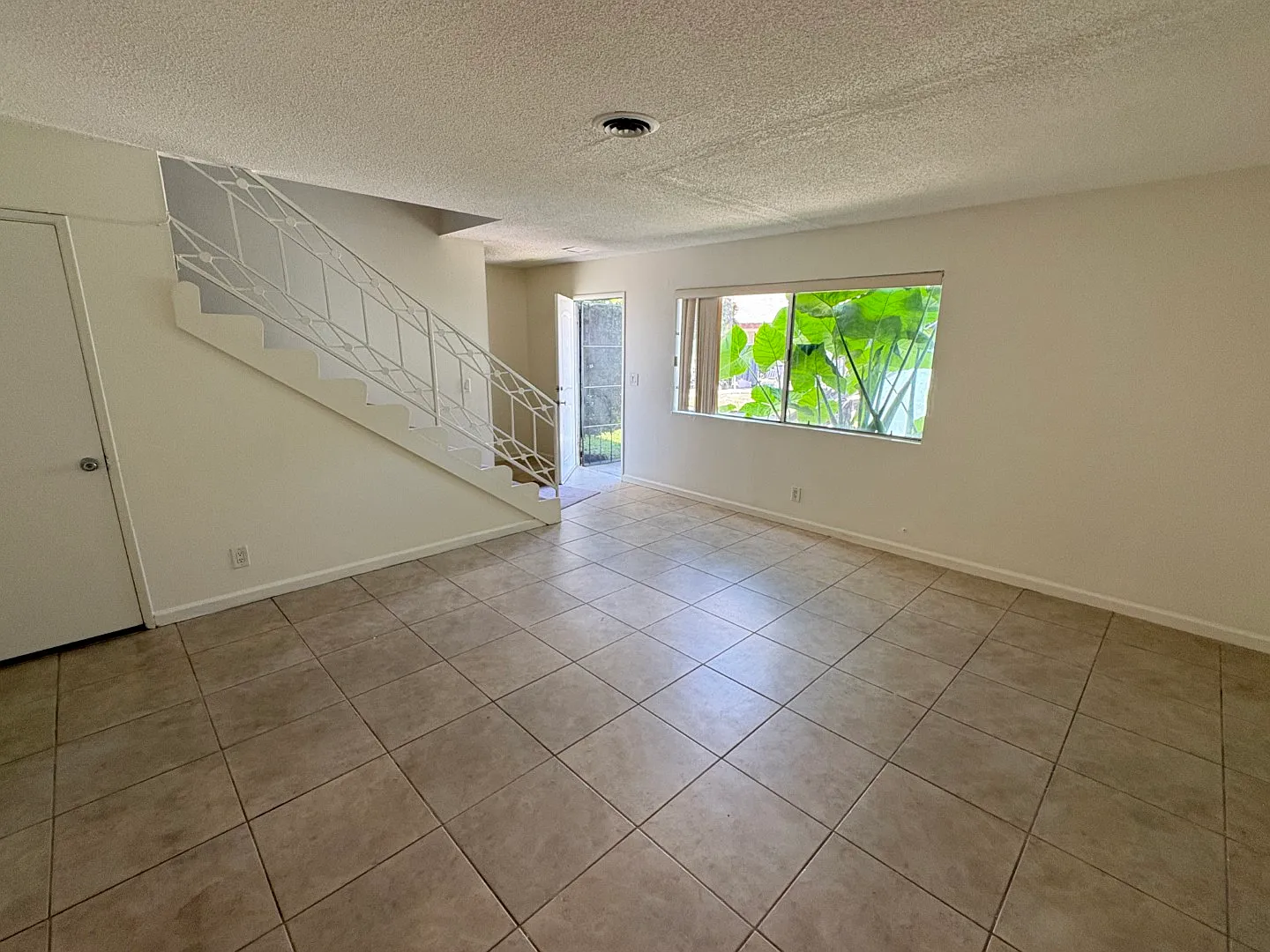 2 bed, 1.5 bath, 850 sqft, $2,345 — Photo 2