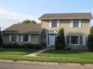 800 Prestien Dr, Denver, IA 50622