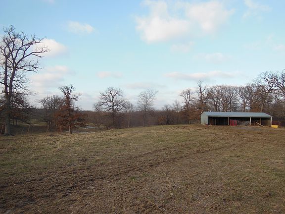 2nd image of 201 SW Holly Ln