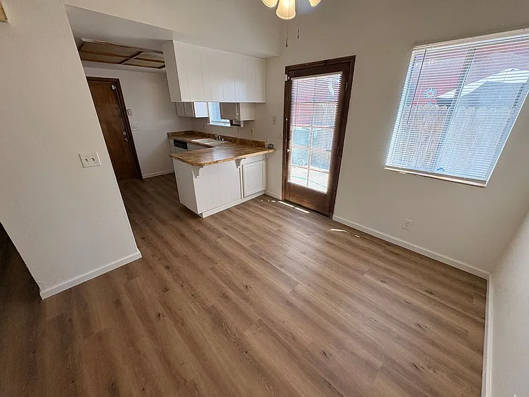 907 E Oakridge Ave — Photo 4