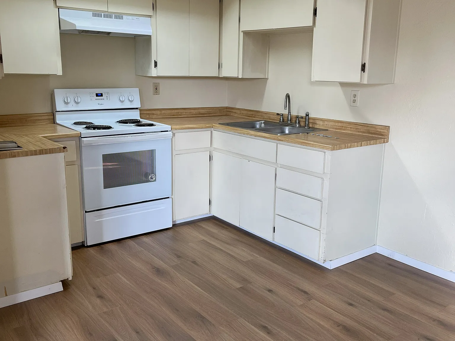 2 bed, 775 sqft, $1,325 — Photo 2