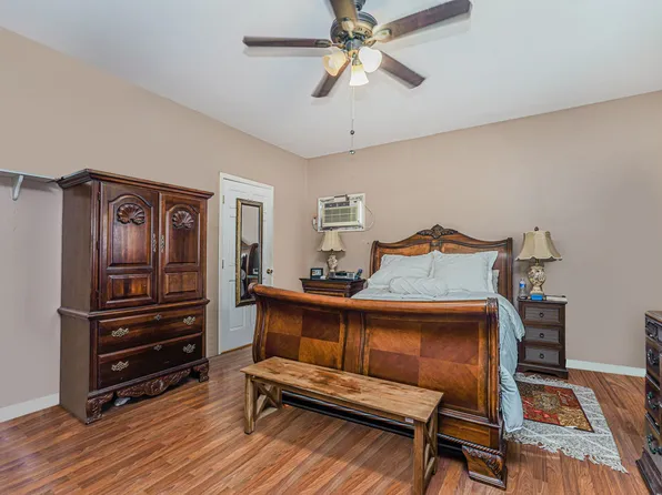 64 Chestnut Avenue image 14 of 27