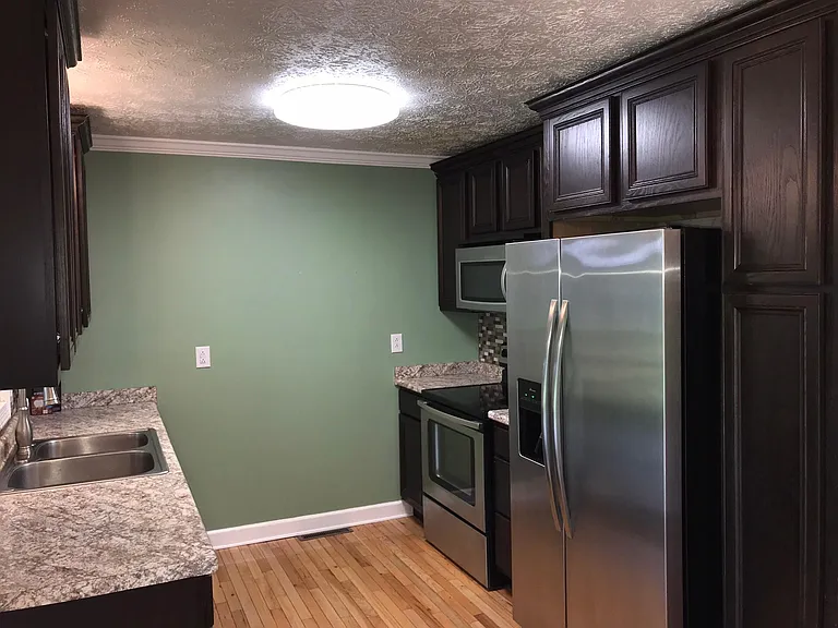 1203 Hales Ct — Photo 18