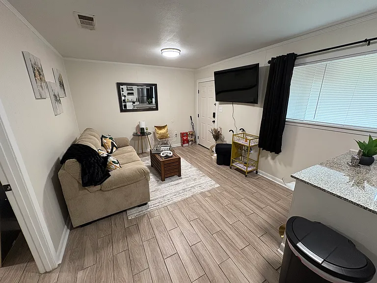 207 Decelle St #D2 — Photo 7