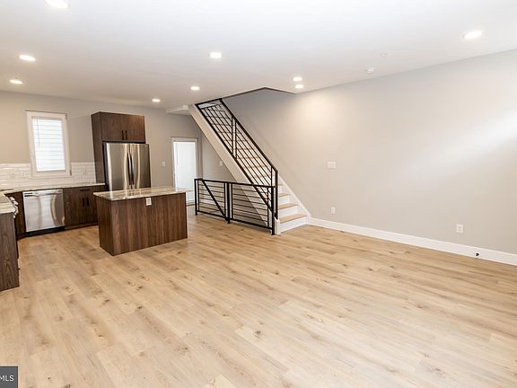 3rd image of 2833 Coral St
