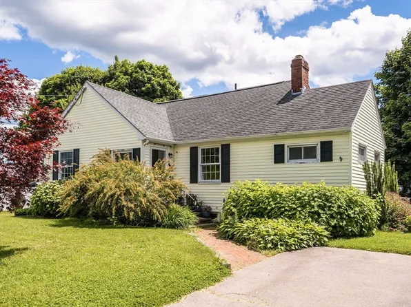 29 Doris Dr, Weymouth, MA 02191