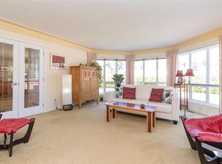 6377 Rodolph Rd, Central Saanich, BC V8Z 5W2