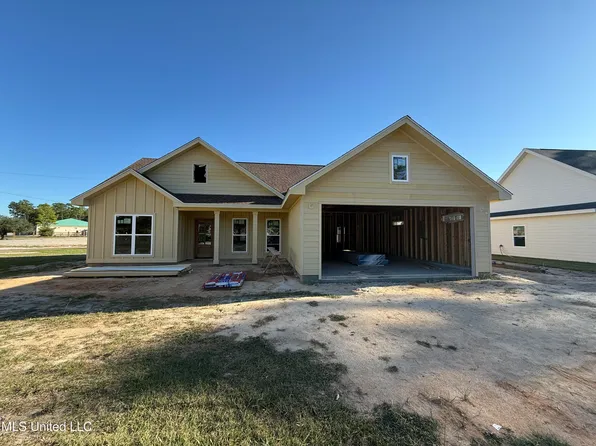 640 Fell Grass St, Waveland, MS 39576