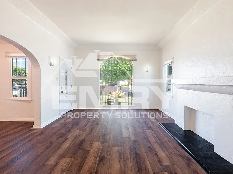 8930 S Hobart Blvd — Photo 4