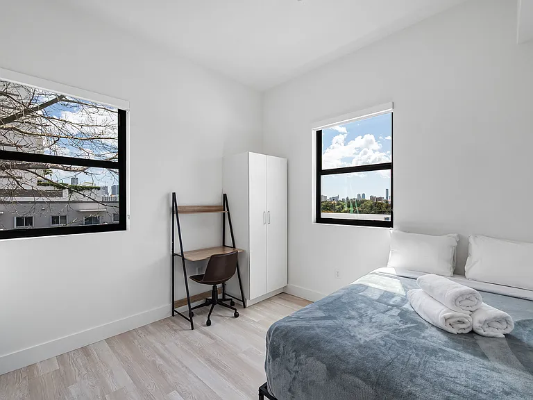 Saffron Apartments — Photo 49