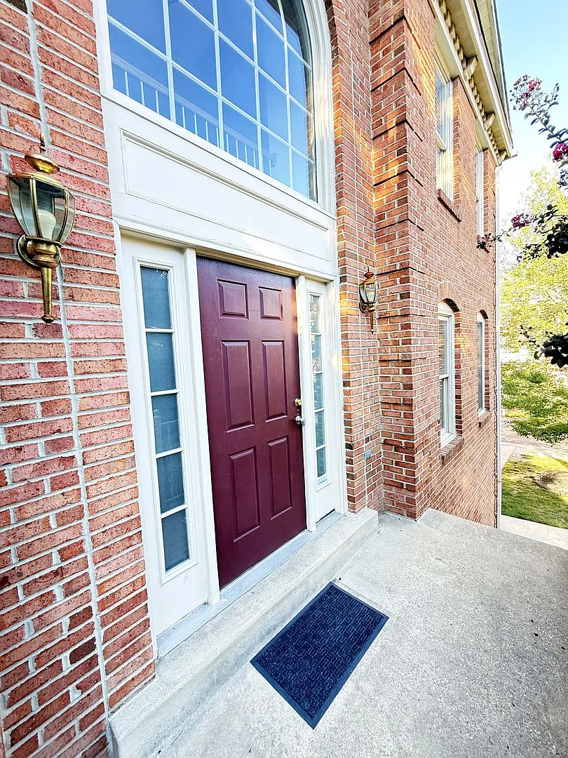Charming 3-Bedroom Townhome in Sought-After Travilah Crest! — Photo 4