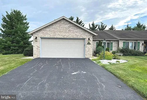 364 Phoenix Dr Photo 1
