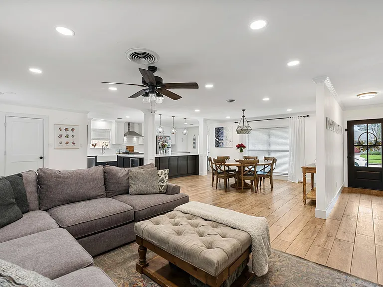 2314 Droxford Dr — Photo 2