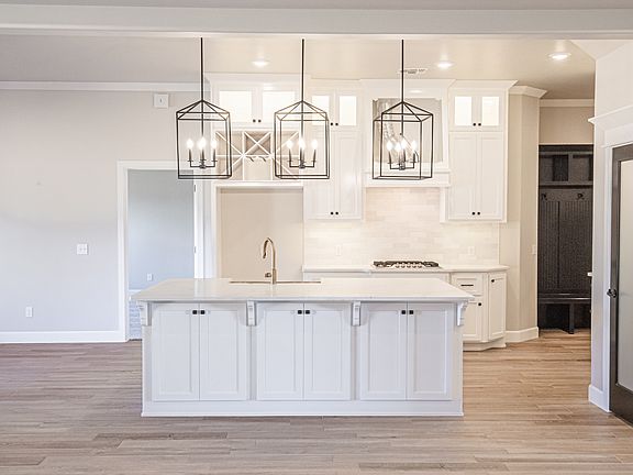 4th image of 315 Purchase Ct