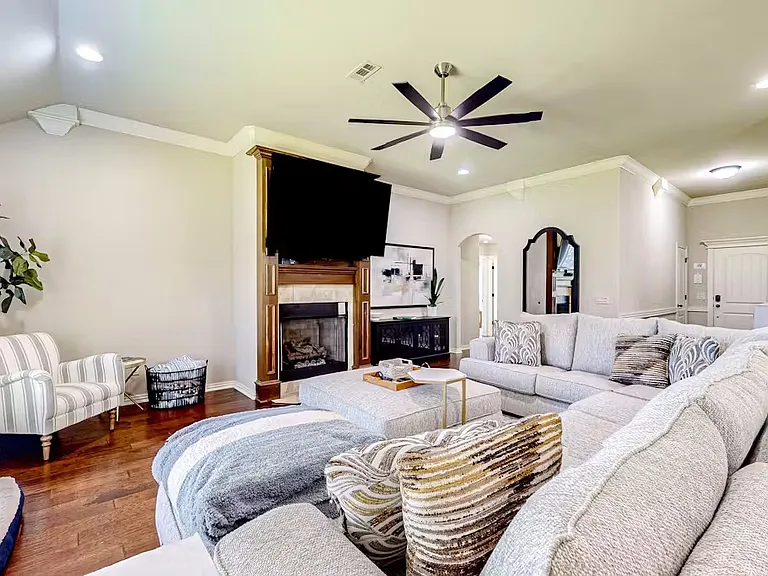 3704 SW High Point Ave — Photo 2