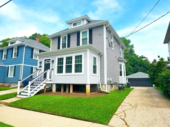 1107 Palmer Pl, Waukegan, IL 60085
