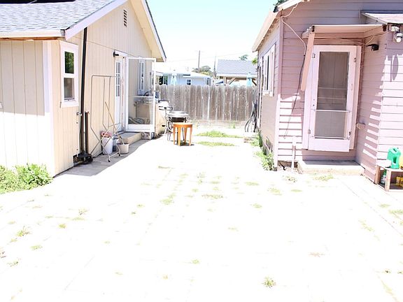 5th image of 337 College St