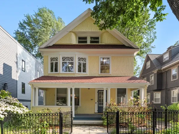 157 Aspinwall Ave, Brookline, MA 02445