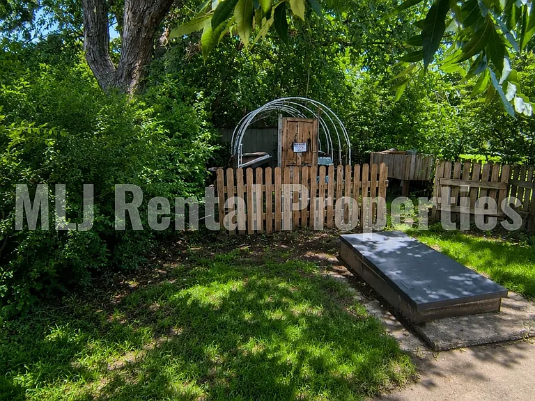 5881 S Irvington Ave — Photo 59