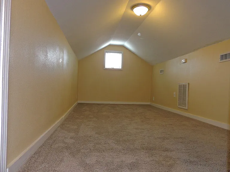 300 Rose Ave — Photo 14