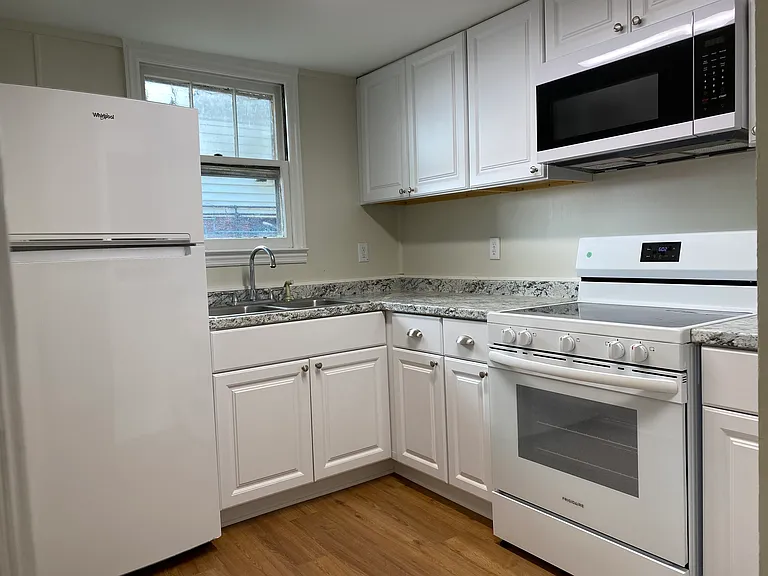 295 E Chestnut St #6 — Photo 10