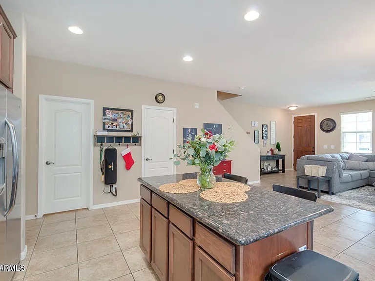 4050 E Oakland St — Photo 9