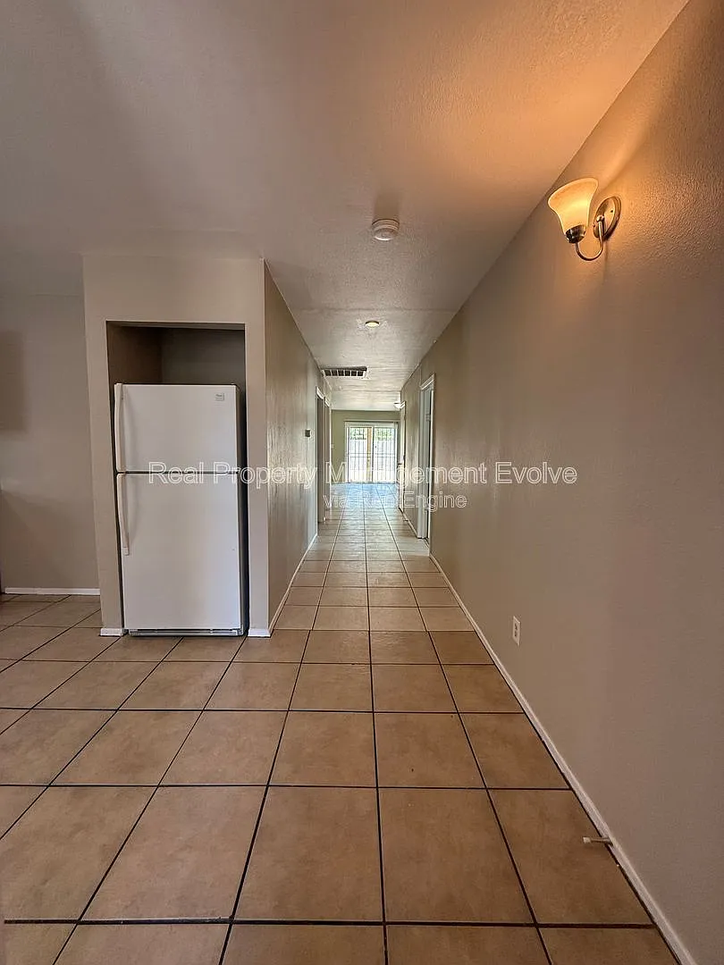4 bed, 2.0 bath, 1729 sqft, $1,895 — Photo 4