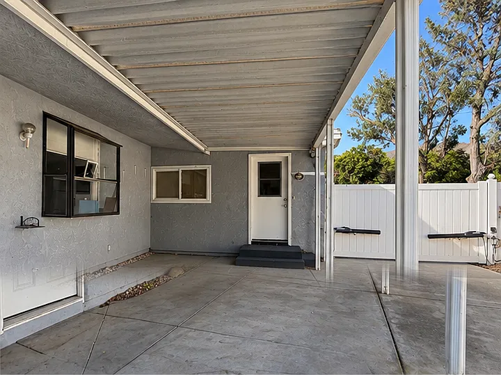 Studio, 558 sqft, $2,100 — Photo 2
