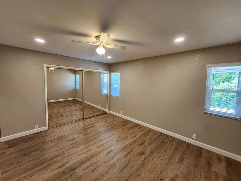 16598 Bernardo Oaks Dr — Photo 12
