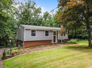 4078 Circle Dr, Allison Park, PA 15101