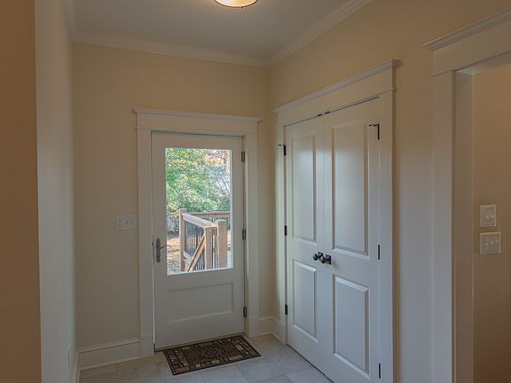 4th image of 110 Lee Ave