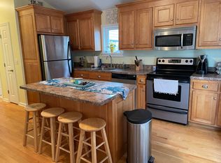 32 Portland Ave, Old Lyme, CT 06371