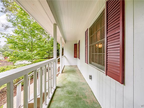 5th image of 10 Hickory Ln