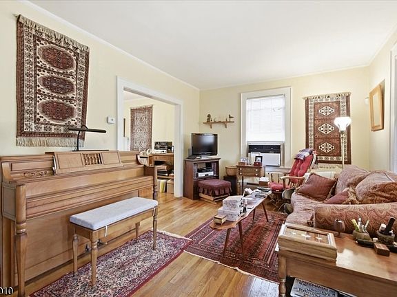 4th image of 1284 Barbara Ave