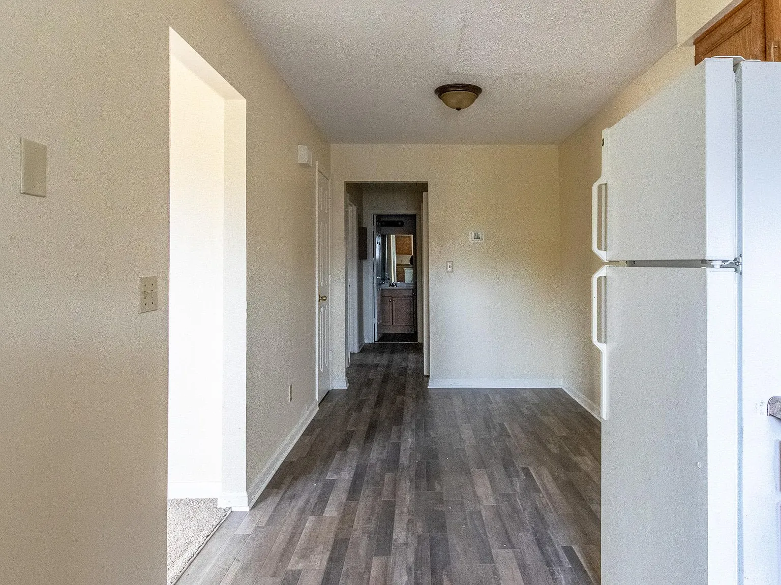2 bed, 1000 sqft, $975 — Photo 3