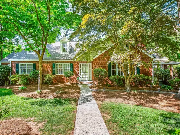 3275 Nottingham Rd, Winston Salem, NC 27104