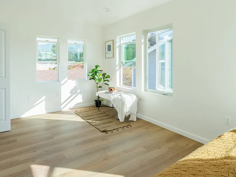 175 E Villa St — Photo 3