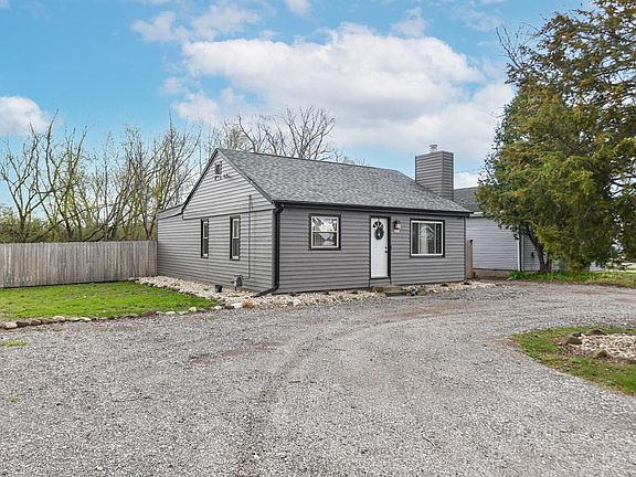 2nd image of 8101 East Wind Lake ROAD