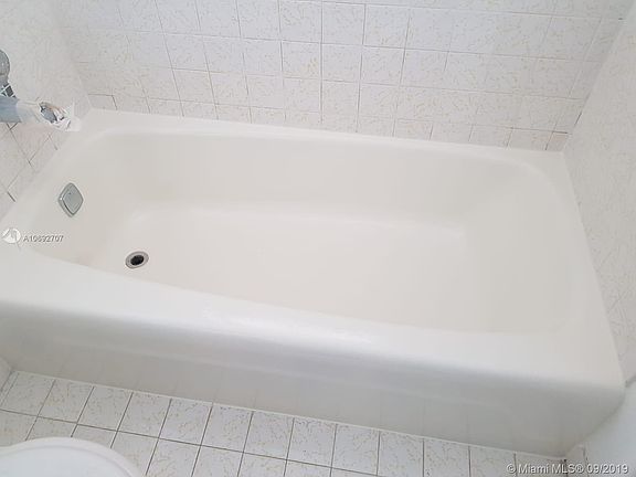 2nd image of 445 NE 195th St APT 426