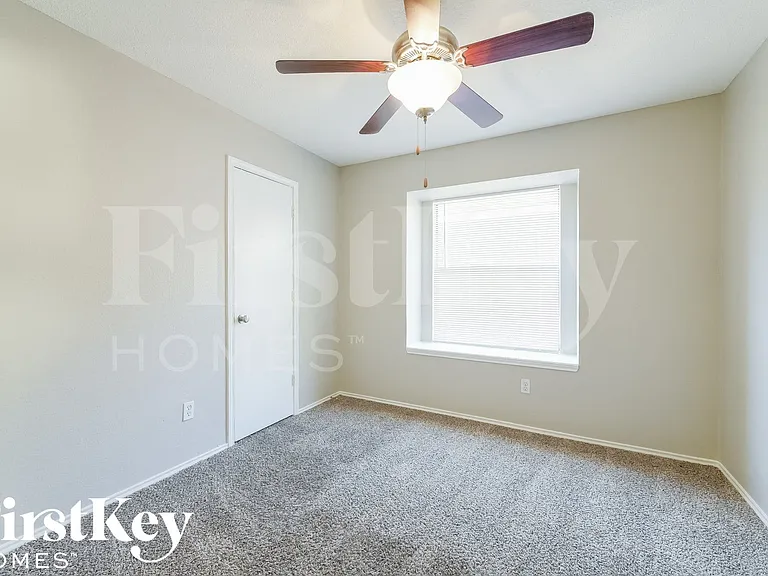 529 Valley Spring Dr — Photo 11