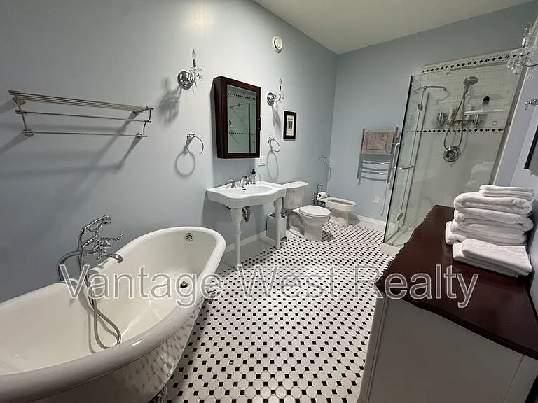 1556 Pritchard Dr — Photo 15