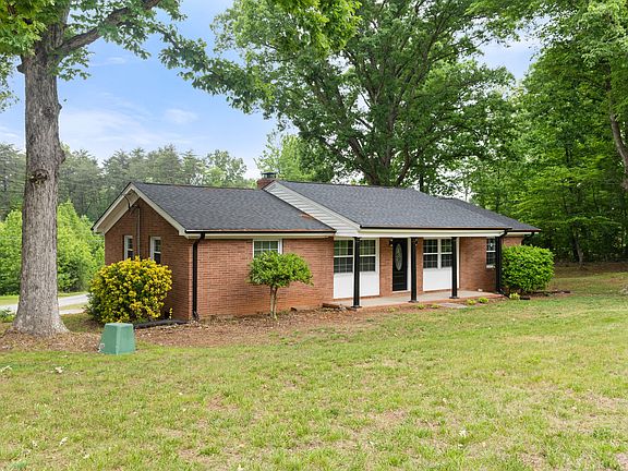 2nd image of 3001 Oak Ridge Rd
