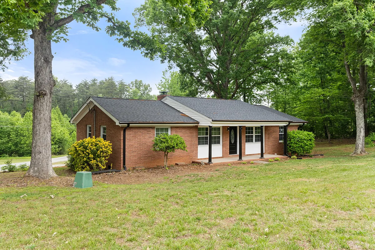 Building Photo - 3001 Oak Ridge Rd