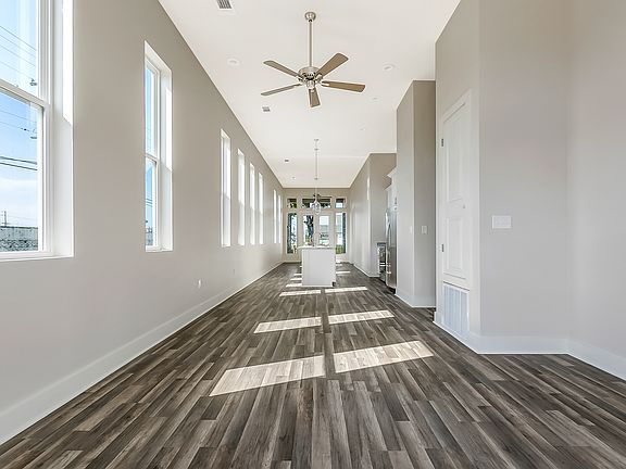 2nd image of 1301 Desire St