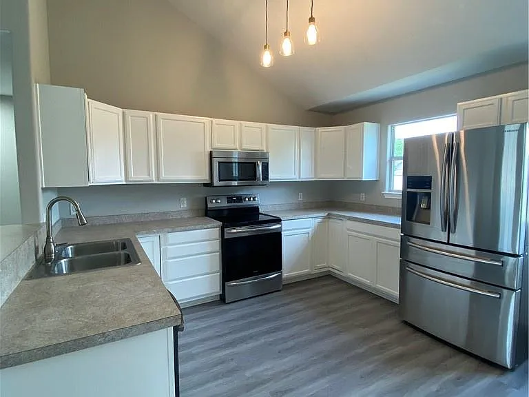 504 Debra Dr — Photo 6
